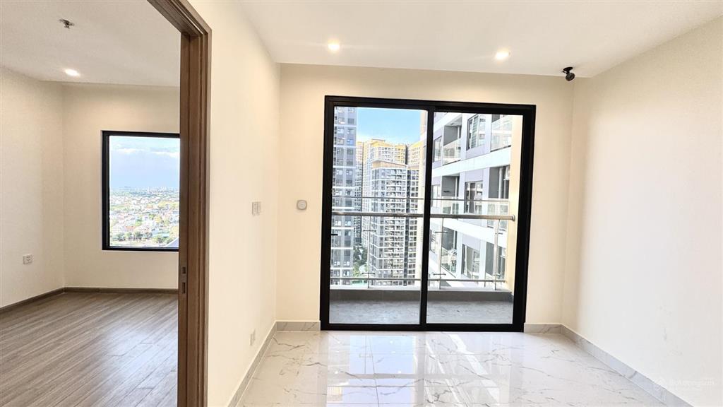 Cho thuê căn hộ 2pn2wc đối diện vincom megamall, nhà mới 100%, view đẹp, hướng mát cả ngày sẵn pass