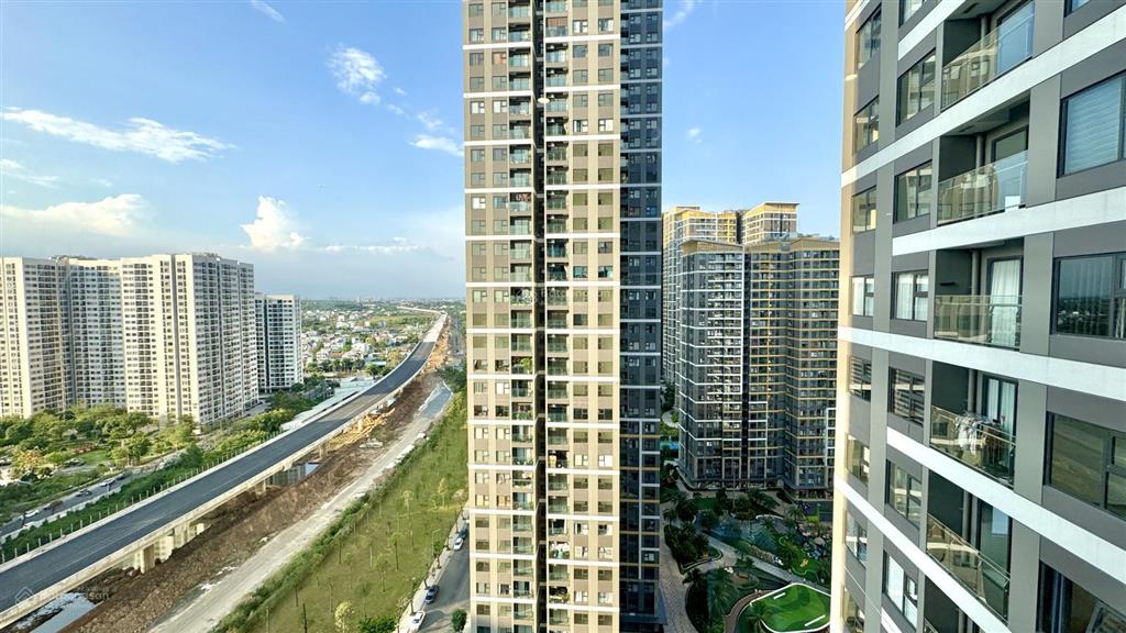 Cho thuê căn hộ 2pn2wc đối diện vincom megamall, nhà mới 100%, view đẹp, hướng mát cả ngày sẵn pass