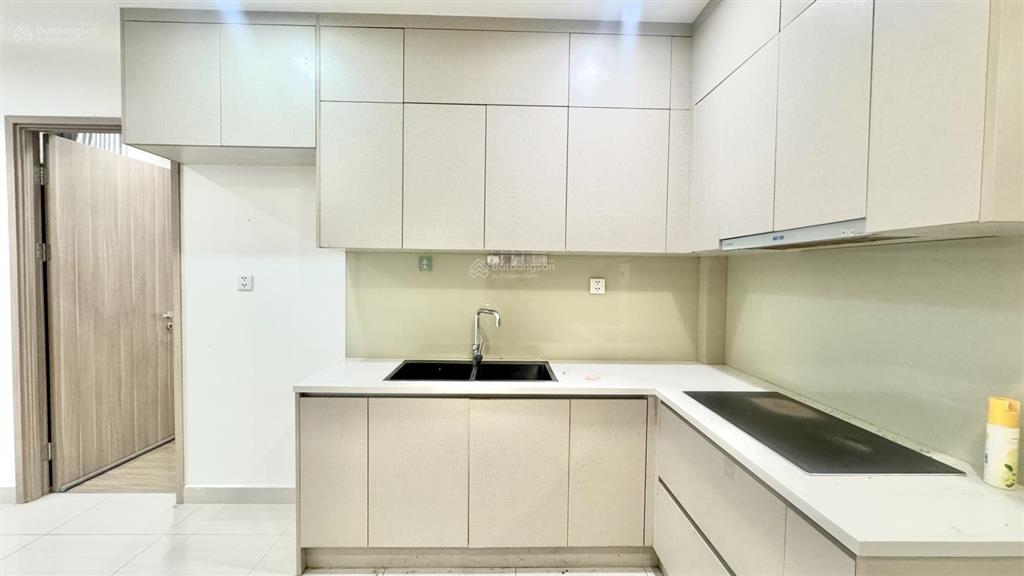 Cho thuê căn 2pn 2wc ntcb diện tích lớn, view thoáng ko chắn toà, sẵn pass ở ngay