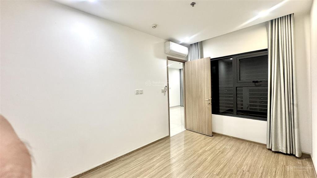 Cho thuê căn 2pn 2wc ntcb diện tích lớn, view thoáng ko chắn toà, sẵn pass ở ngay