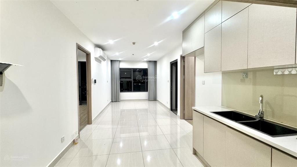 Cho thuê căn 2pn 2wc ntcb diện tích lớn, view thoáng ko chắn toà, sẵn pass ở ngay