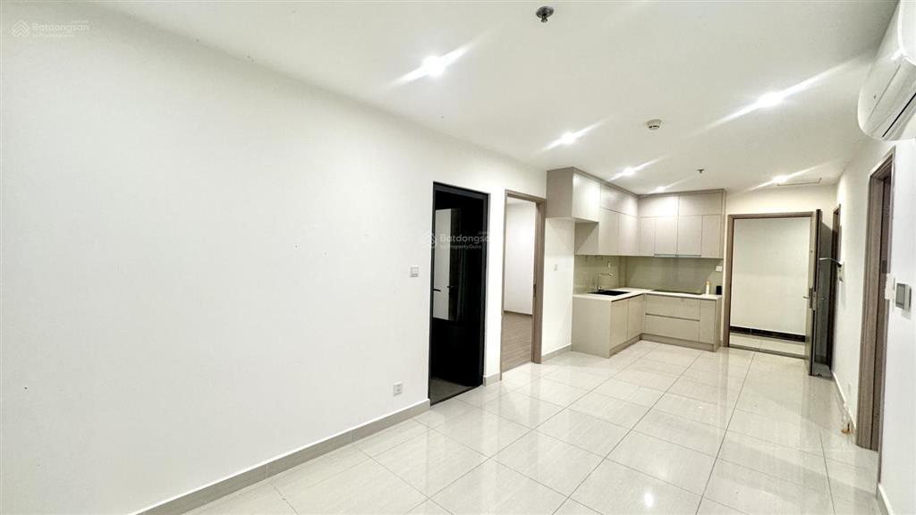 Cho thuê căn 2pn 2wc ntcb diện tích lớn, view thoáng ko chắn toà, sẵn pass ở ngay