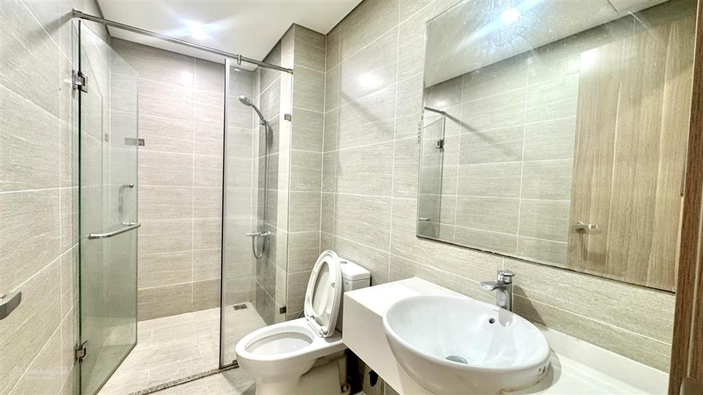 Cho thuê căn 2pn 2wc ntcb diện tích lớn, view thoáng ko chắn toà, sẵn pass ở ngay