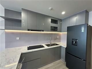 Cho thuê căn 2pn đầy đủ nội thất free gym & pql, gần vincom, vinschool, có bảo vệ 24/7, view đẹp