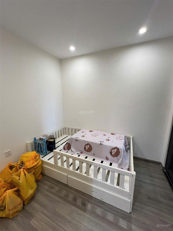 Cho thuê căn 2pn2wc full nt mới đẹp, gần vincom, quảng trường, sẵn pass ở ngay, xem nhà 24/7 ạ