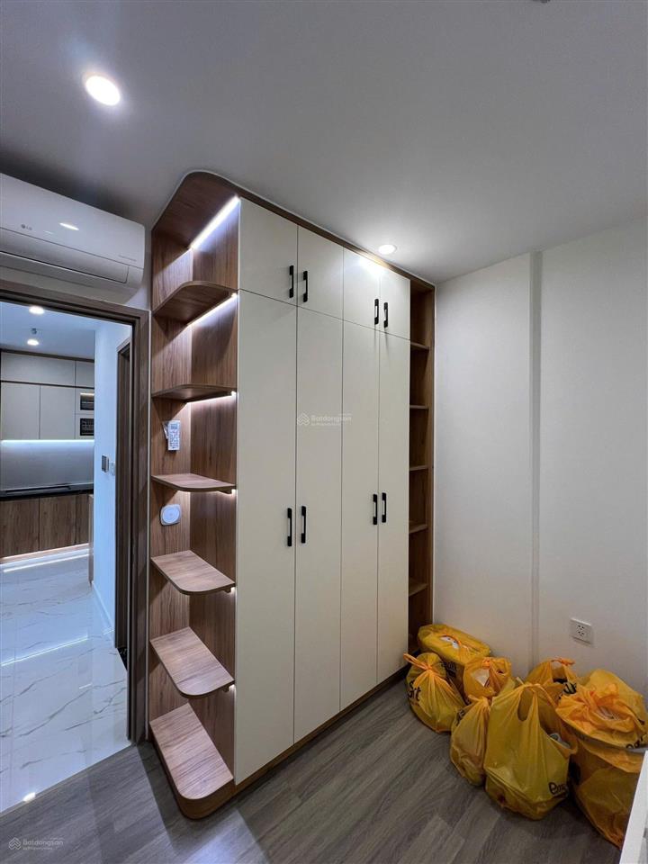 Cho thuê căn 2pn2wc full nt mới đẹp, gần vincom, quảng trường, sẵn pass ở ngay, xem nhà 24/7 ạ