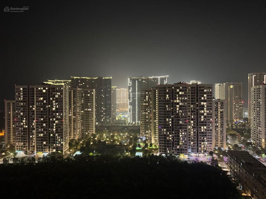 Cho thuê căn 2pn2wc full nt luxury bao đẹp, view thoáng ko chắn toà, hướng đông nam, view hồ bơi