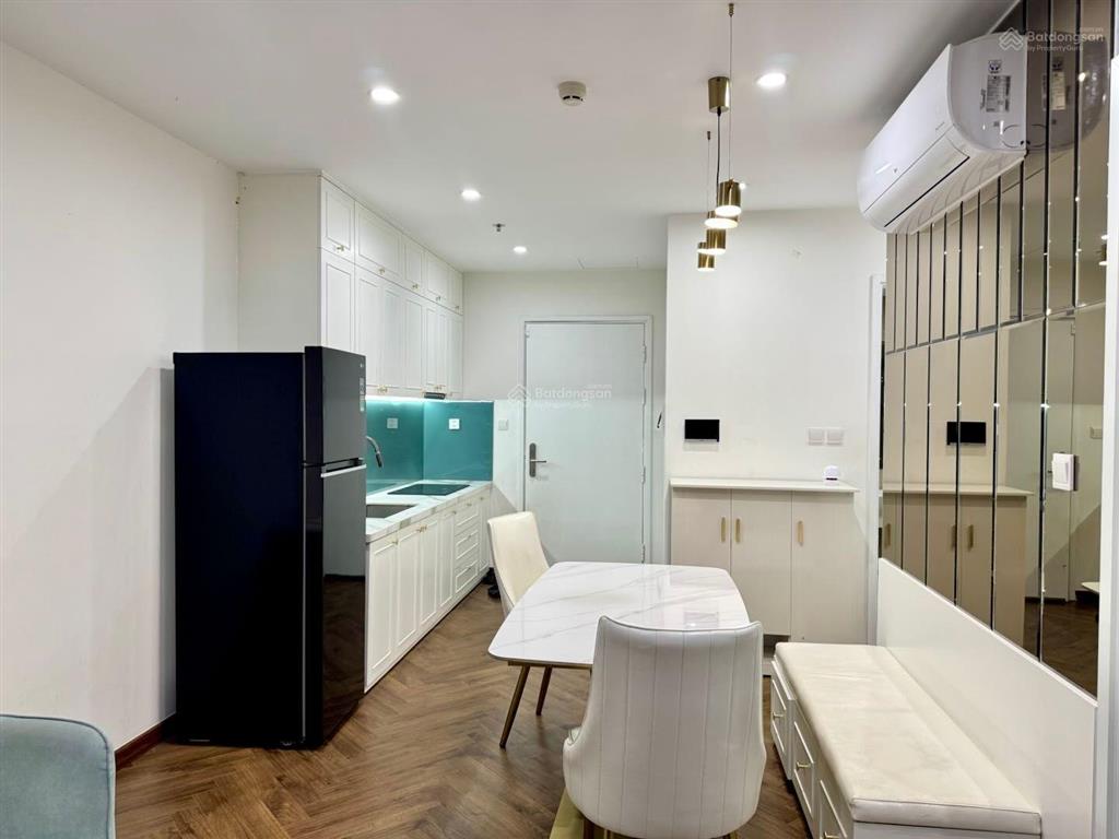 Cho thuê căn 2pn2wc full nt luxury bao đẹp, view thoáng ko chắn toà, hướng đông nam, view hồ bơi