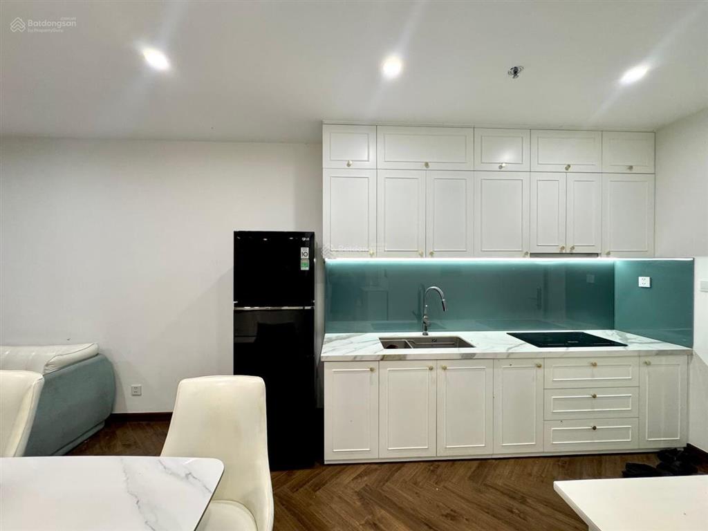 Cho thuê căn 2pn2wc full nt luxury bao đẹp, view thoáng ko chắn toà, hướng đông nam, view hồ bơi