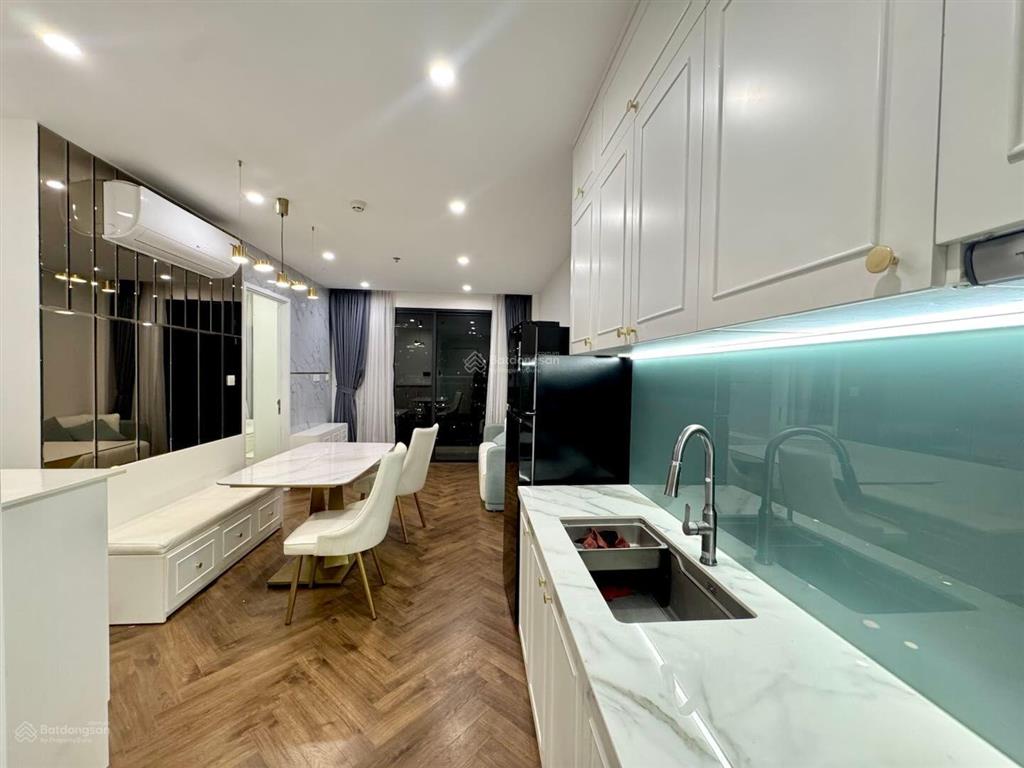 Cho thuê căn 2pn2wc full nt luxury bao đẹp, view thoáng ko chắn toà, hướng đông nam, view hồ bơi