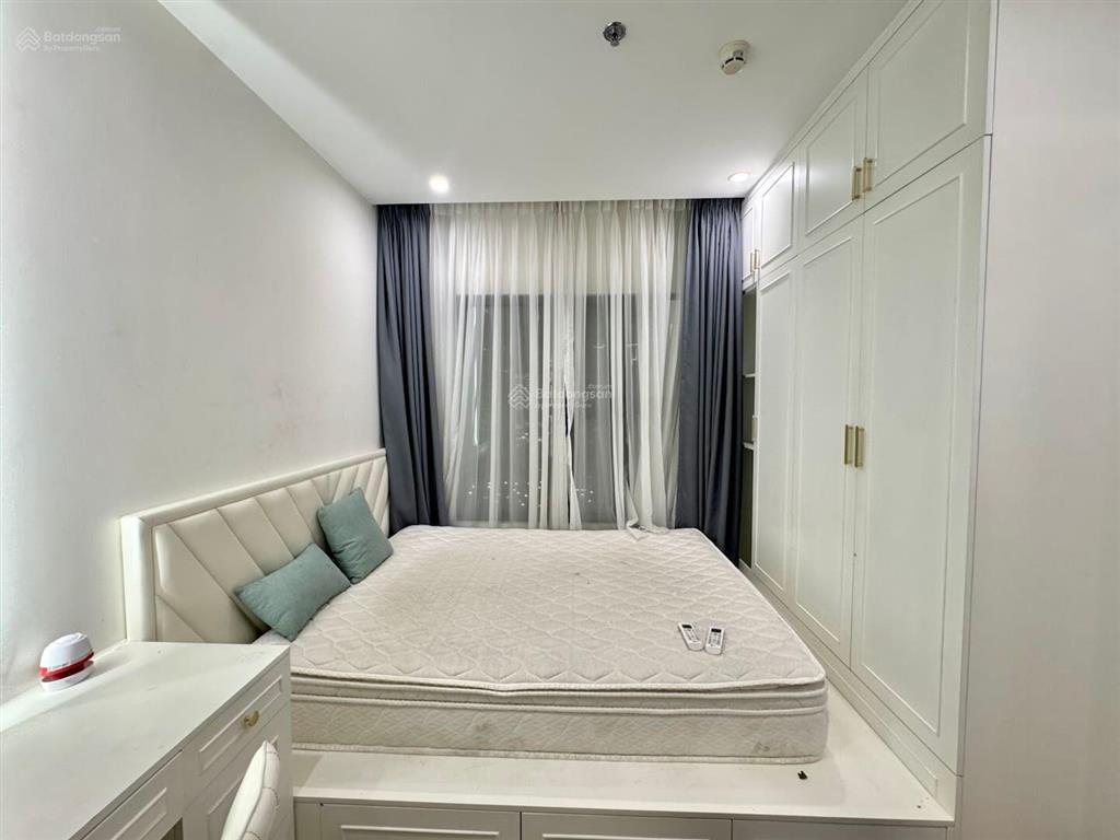 Cho thuê căn 2pn2wc full nt luxury bao đẹp, view thoáng ko chắn toà, hướng đông nam, view hồ bơi