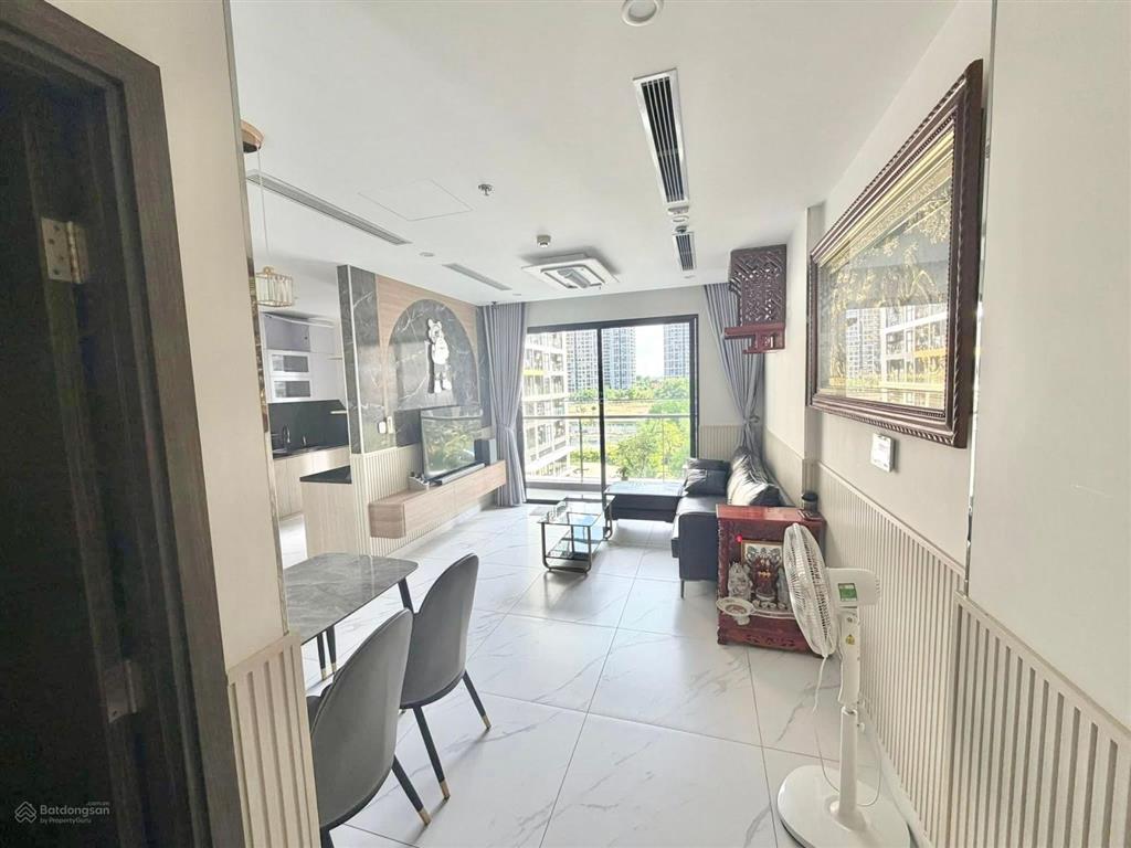 Cho thuê căn 2pn2wc full nt khu beverly đối diện cv 36ha, view hồ bơi, nhà bao đẹp, hướng mát