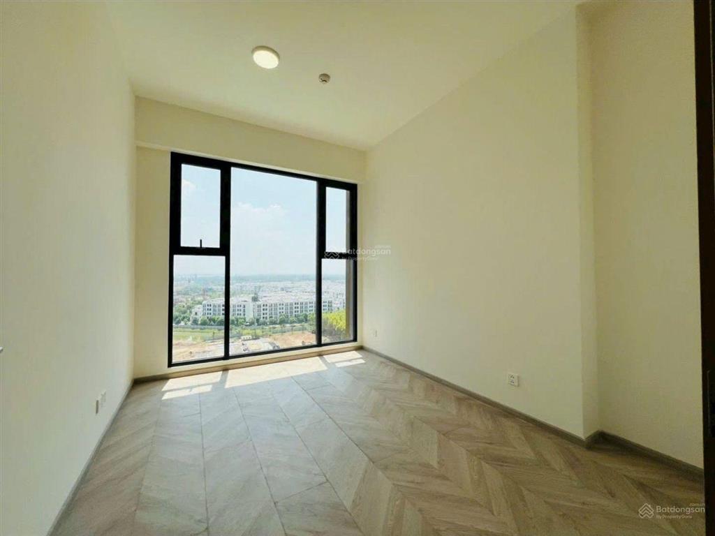 Cho thuê căn 3pn nt cơ bản khu cao cấp masteri, free pql, view hồ bơi, hướng mát, gần vincom