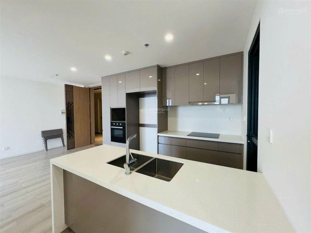 Cho thuê căn 3pn nt cơ bản khu cao cấp masteri, free pql, view hồ bơi, hướng mát, gần vincom