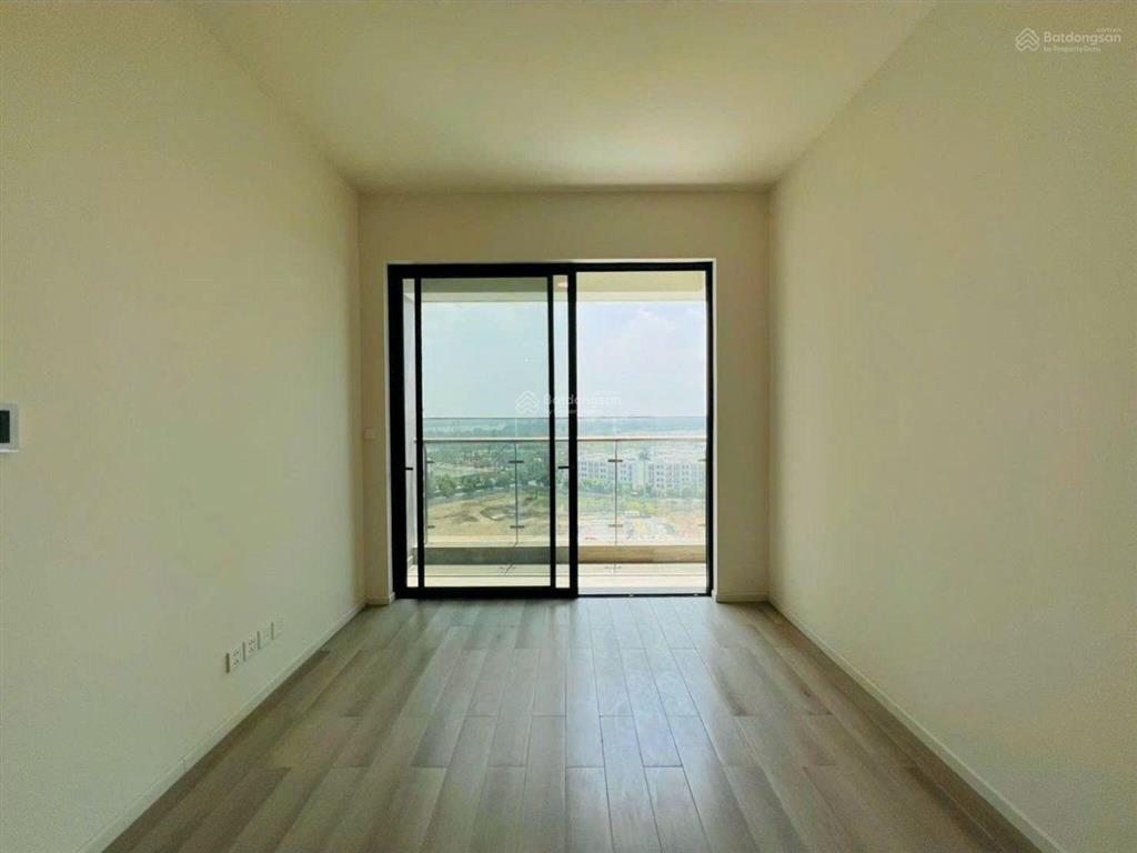 Cho thuê căn 3pn nt cơ bản khu cao cấp masteri, free pql, view hồ bơi, hướng mát, gần vincom