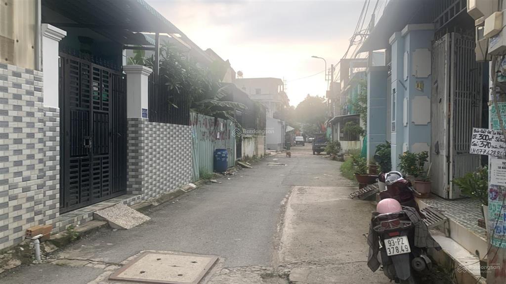 Nhà 1 trệt 1 lầu 3pn  hẻm 1 xẹt, xe hơi tránh 4.5 x 17  lã xuân oai, tnpa