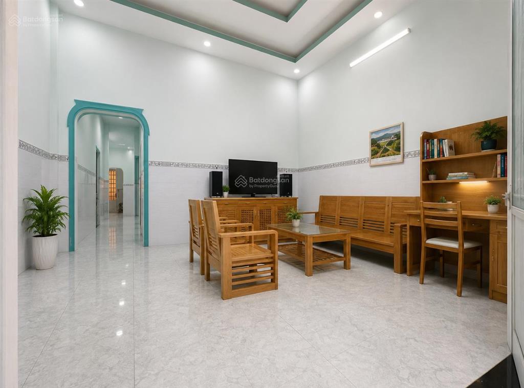 Chỉ 5.4 tỷ có nhà 90 m2  xe ô tô đậu trước cửa  2 mặt tiền trục lã xuân oai