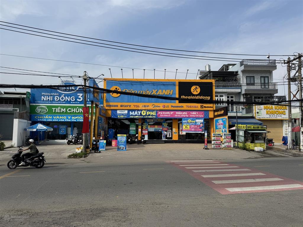 Chỉ 5.4 tỷ có nhà 90 m2  xe ô tô đậu trước cửa  2 mặt tiền trục lã xuân oai