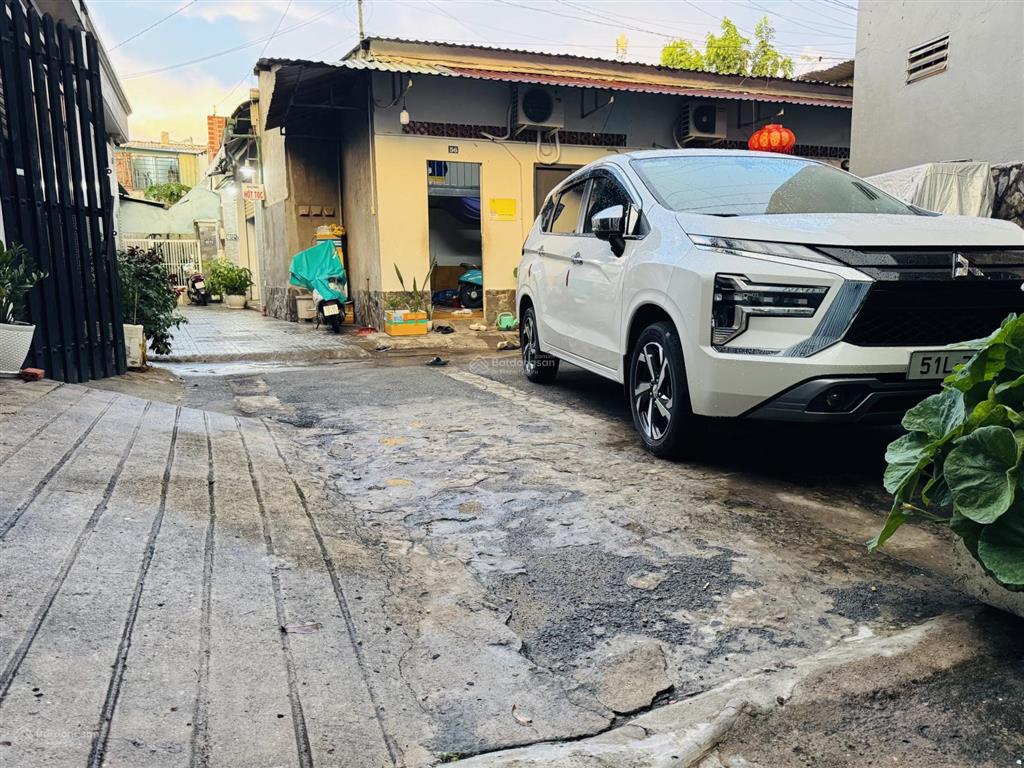 Đối diện vincom lê văn việt  diện tích cn 115 m2  vị trí vip xây dựng chdv  chỉ 52 triệu/ m2