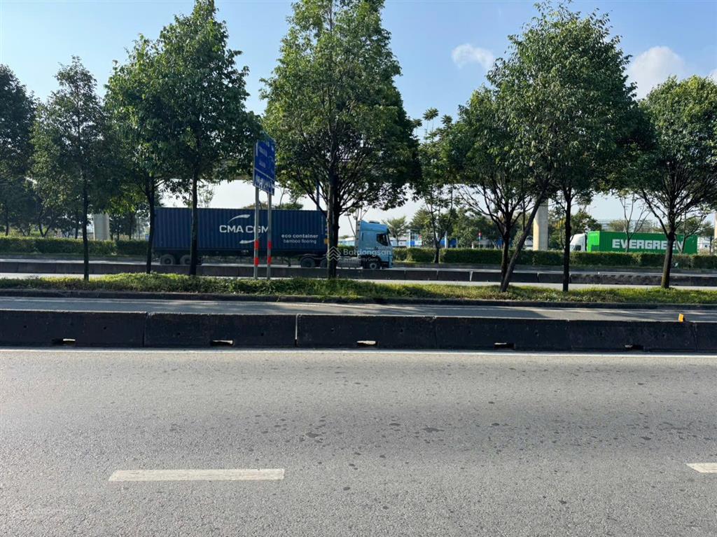 Đối diện vincom lê văn việt  diện tích cn 115 m2  vị trí vip xây dựng chdv  chỉ 52 triệu/ m2