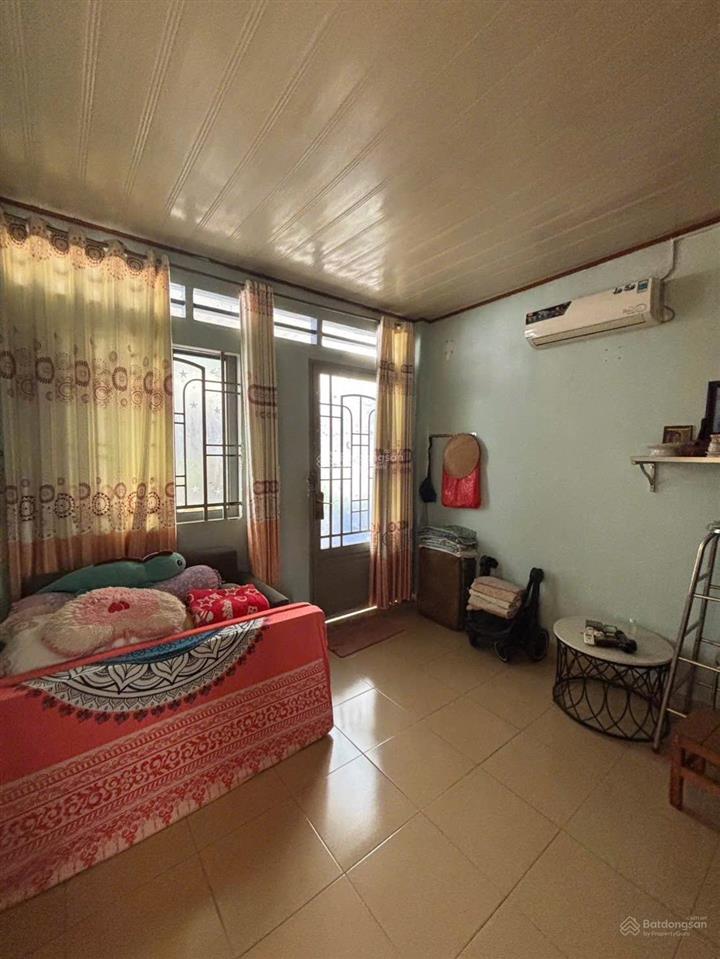 Bán nhanh nhà 2 mặt tiền  2 tầng  đối diện vincom lê văn việt  50 m2  4,1 tỷ