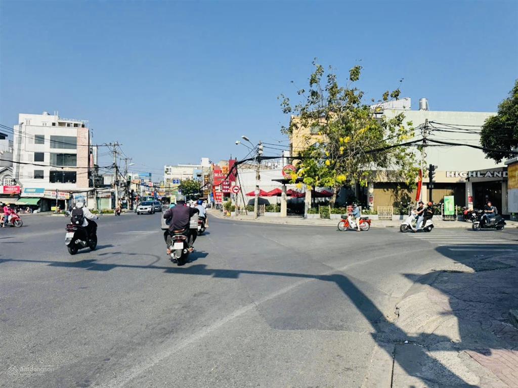 Bán nhanh nhà 2 mặt tiền  2 tầng  đối diện vincom lê văn việt  50 m2  4,1 tỷ