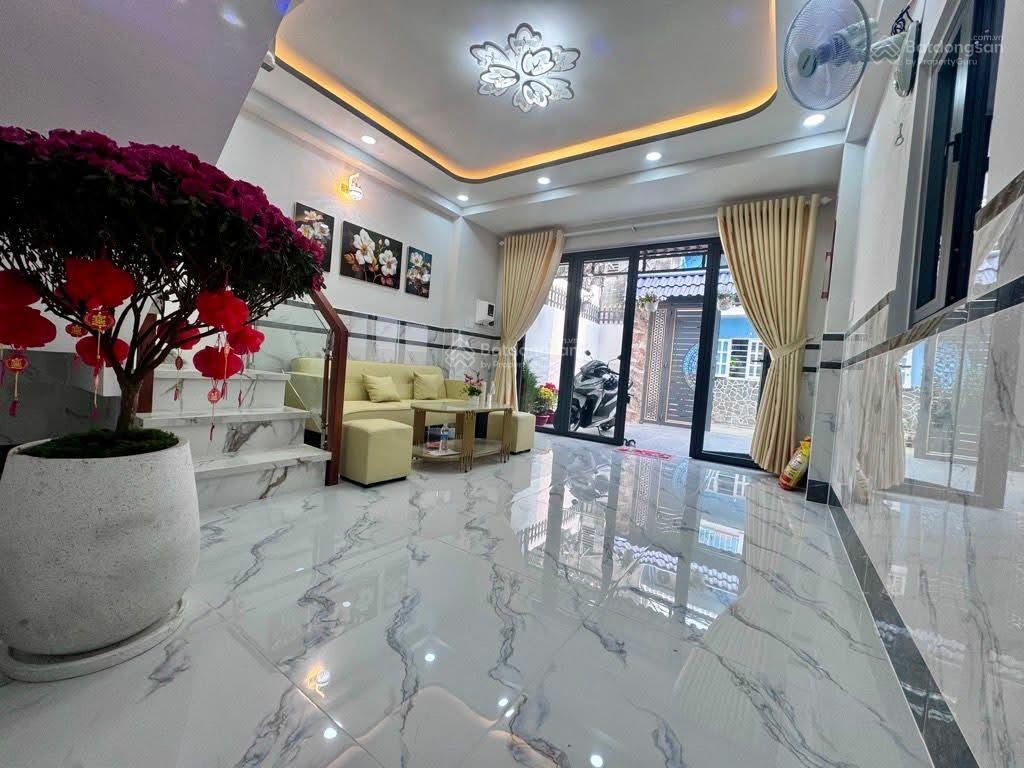 Bán nhà tô ký, q12, 5x20m, 2 tầng  4pn  tặng nội thất  kế bên quang trung  chỉ hơn 5 tỷ