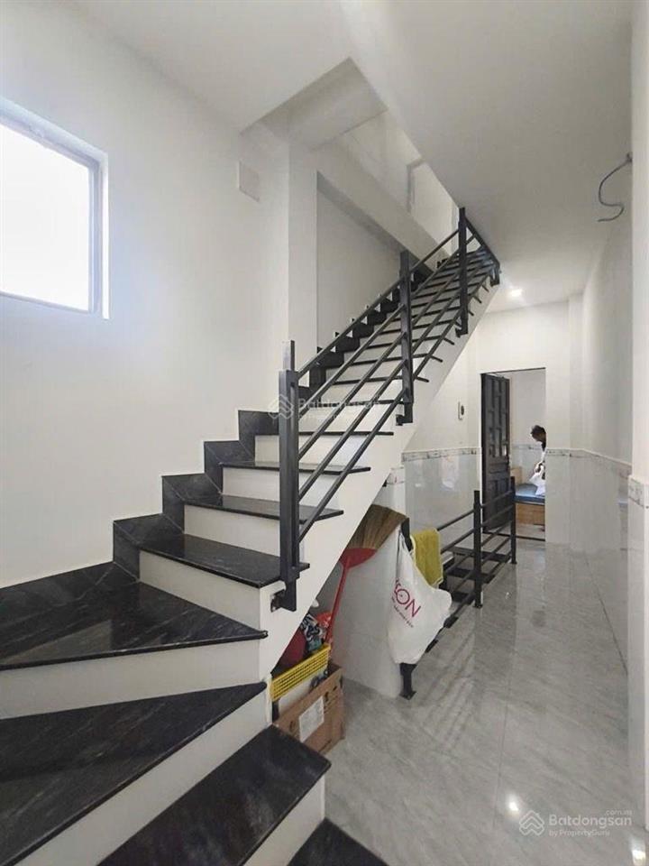 Bán nhà trần thị năm  q.12  4 tầng  50m2  ôtô vào tận cửa  gần bệnh viện q.12  chỉ 4 ty