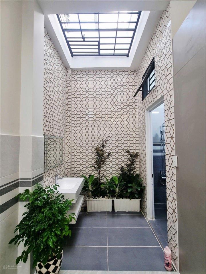 Bán nhà huỳnh thị hai, quận 12  xe hơi vào nhà 80m2  4 tầng  ngay chợ hạt điều  chỉ 6,1 tỷ