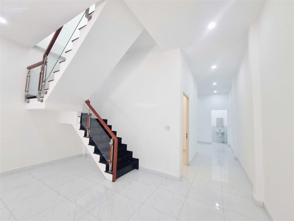 Nhà huỳnh thị hai  q.12  ngang 5.5m x 15m  có phòng ngủ tầng trệt  hẻm xe hơi  chỉ 3.5 tỷ