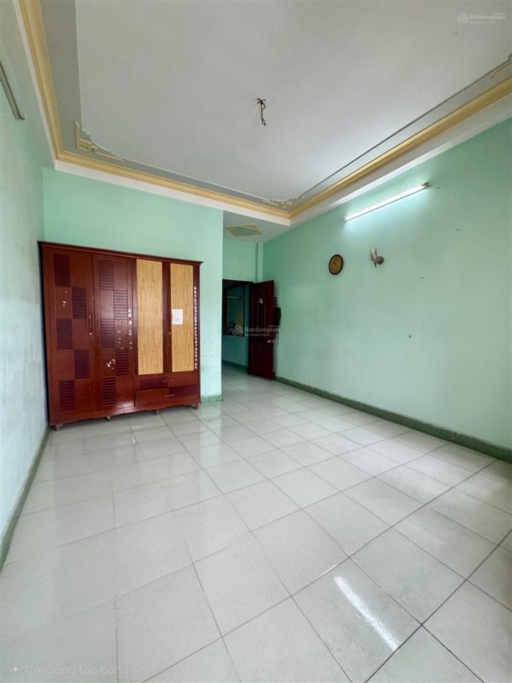 Mặt tiền tân chánh hiệp 13 có lề  100m2  3 tầng  ô tô ngủ trong nhà  ngay chợ hạt điều