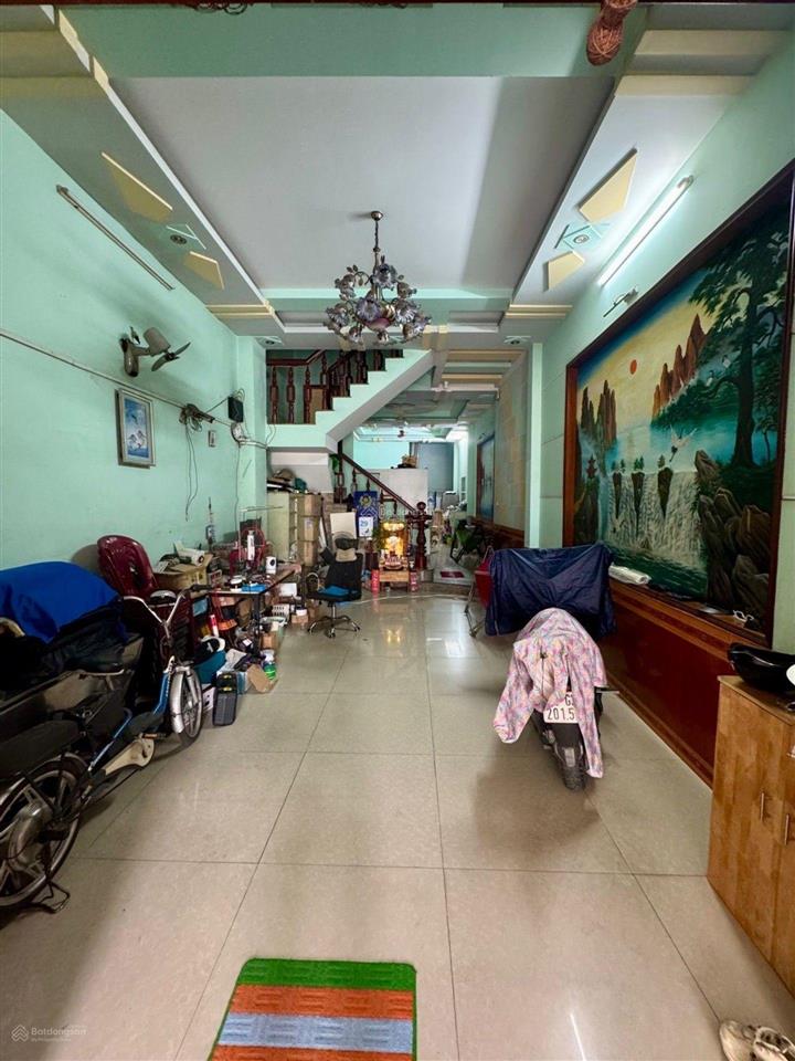 Mặt tiền tân chánh hiệp 13 có lề  100m2  3 tầng  ô tô ngủ trong nhà  ngay chợ hạt điều