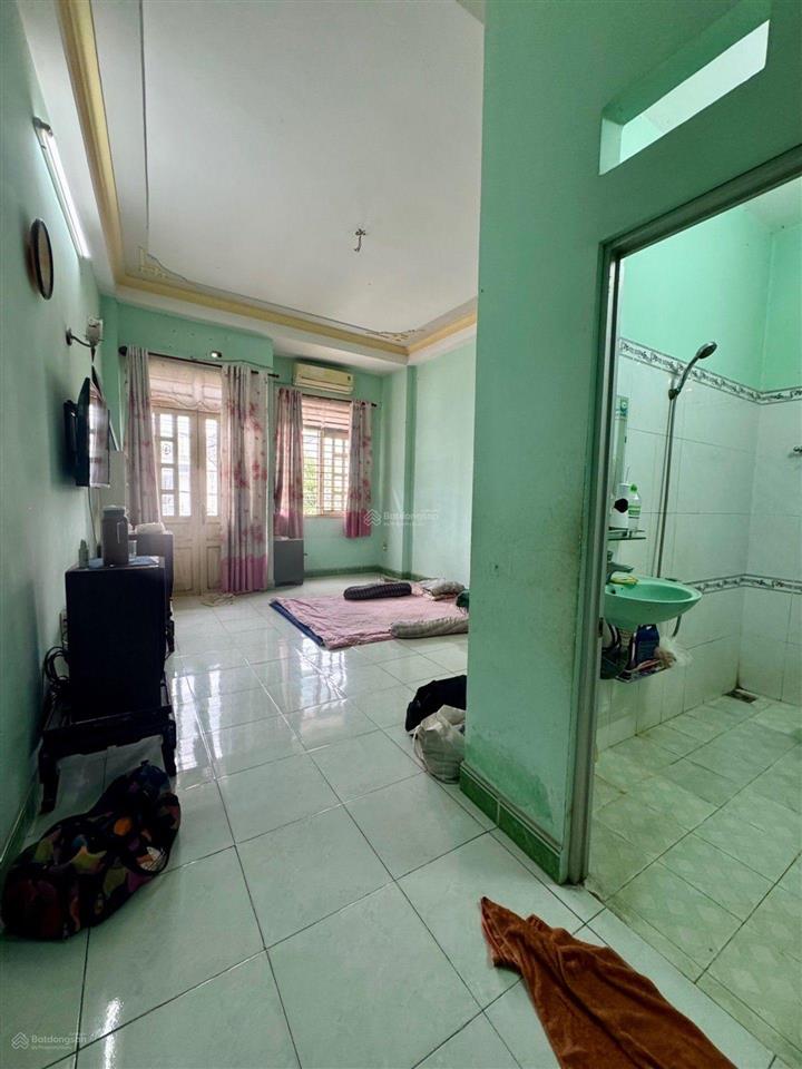 Mặt tiền tân chánh hiệp 13 có lề  100m2  3 tầng  ô tô ngủ trong nhà  ngay chợ hạt điều