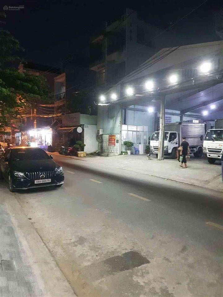 Mặt tiền tân chánh hiệp  căn chdv mới xây  135m2  16 phòng  thang máy full nội thất