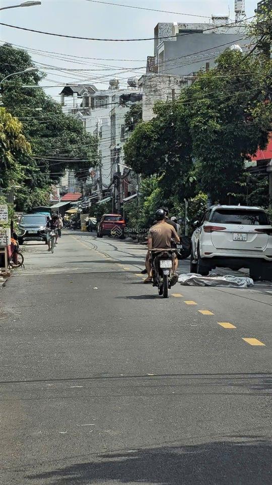 Mặt tiền tân chánh hiệp  căn chdv mới xây  135m2  16 phòng  thang máy full nội thất