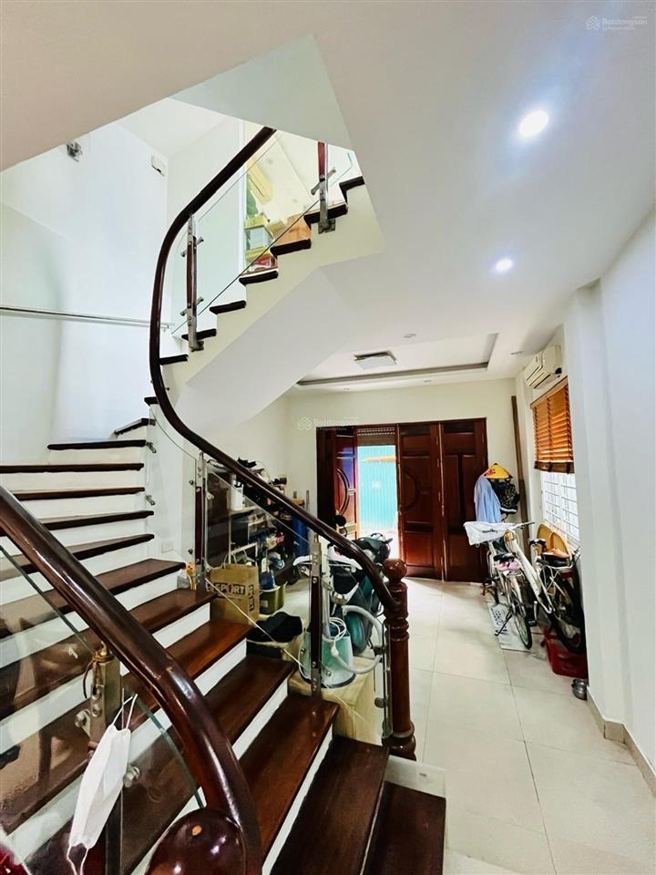 Trần quốc hoàn phân lô ô tô lô góc 3 mặt thoáng kinh doanh 15,9 tỷ