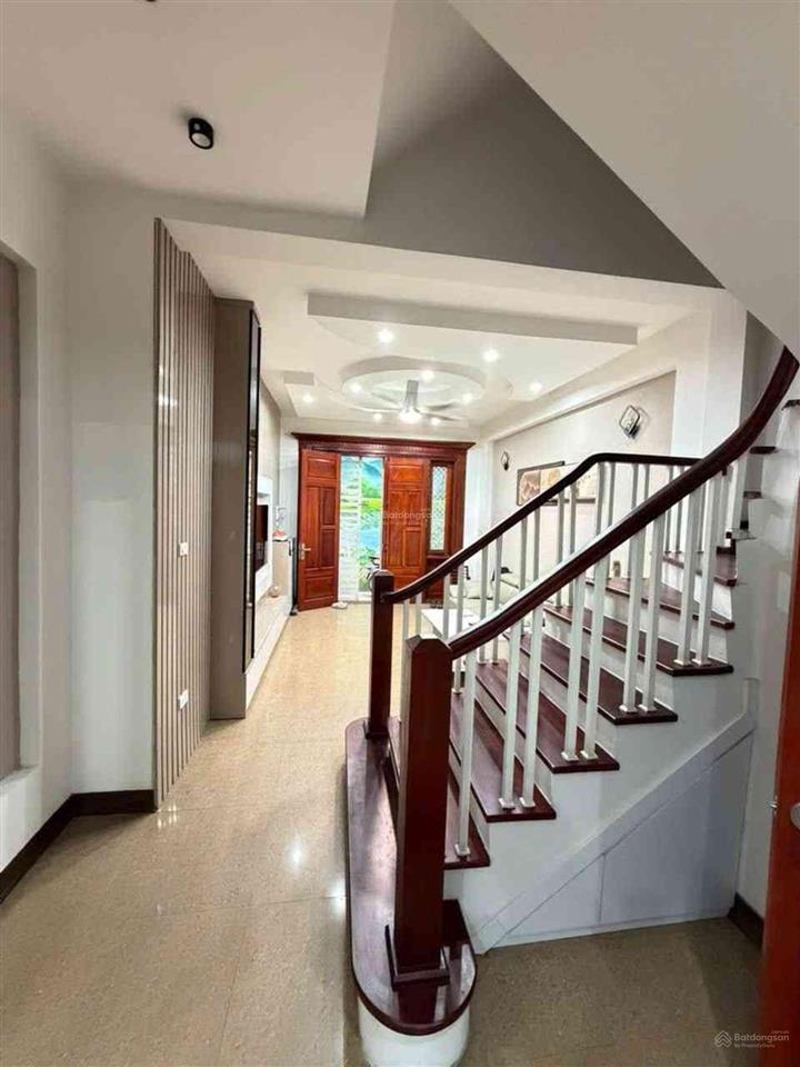 Trần quốc hoàn phân lô ô tô lô góc 3 mặt thoáng kinh doanh 15,9 tỷ