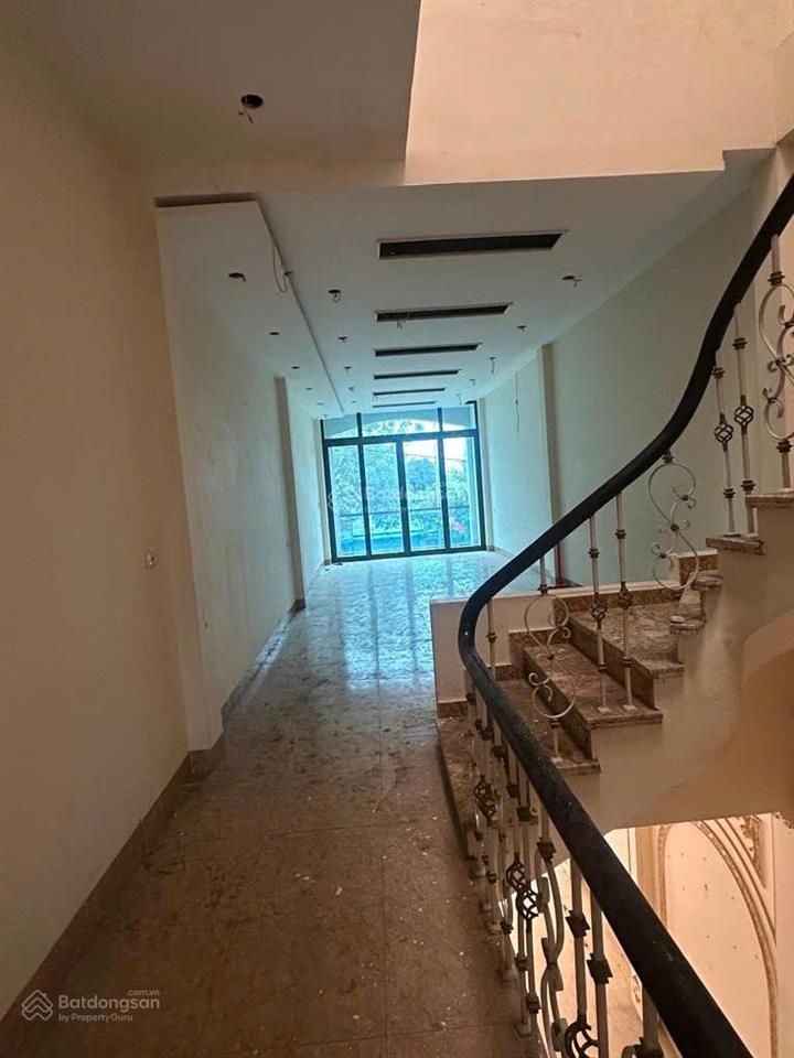 Bán nhà riêng mặt phố khu cầu lớn phù hợp ở và kinh doanh