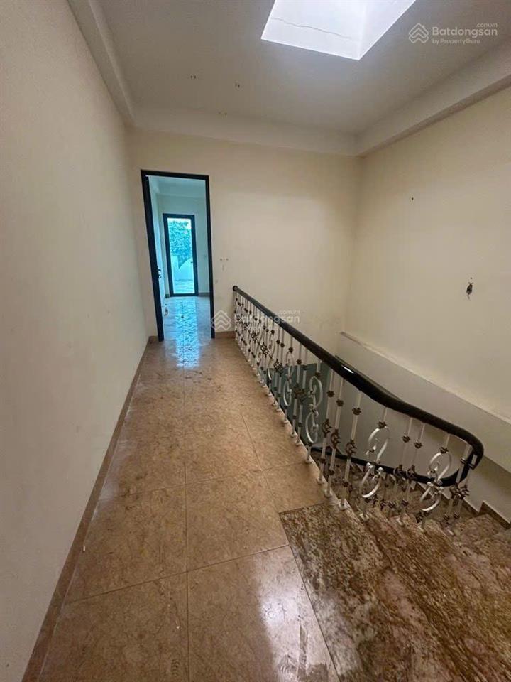 Bán nhà riêng mặt phố khu cầu lớn phù hợp ở và kinh doanh