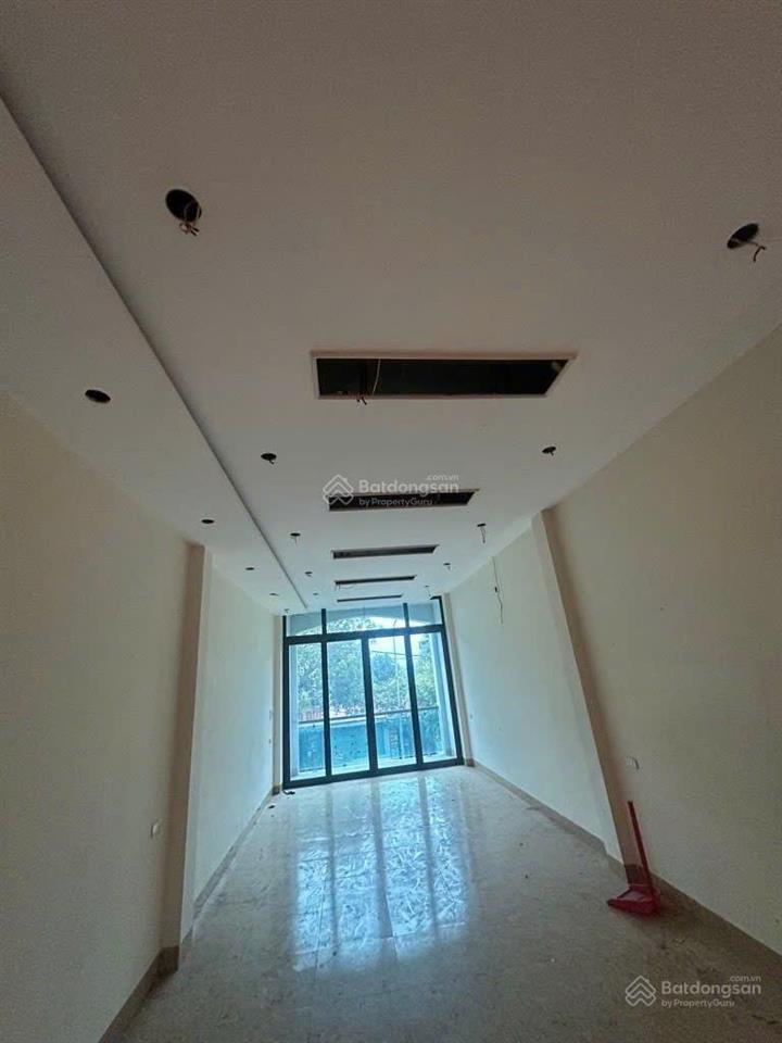 Bán nhà riêng mặt phố khu cầu lớn phù hợp ở và kinh doanh