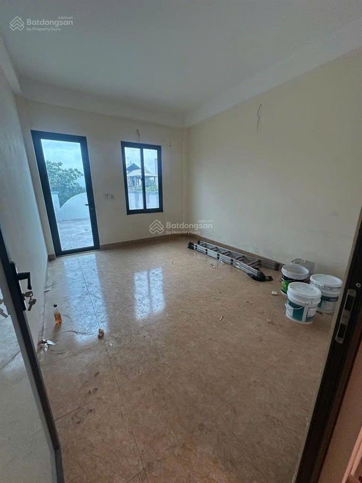 Bán nhà riêng mặt phố khu cầu lớn phù hợp ở và kinh doanh