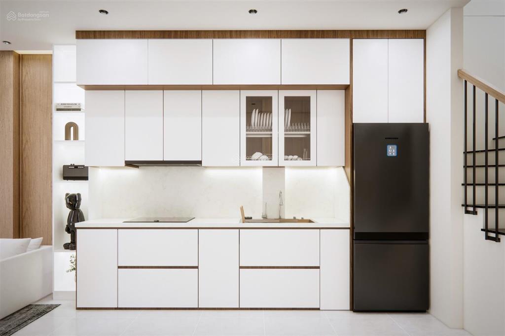 Giá cực ngon, nhỉnh 3 tỷ, nhà 4 tầng 45m2,full thổ cư, ô tô vào, gần cầu nhật tân