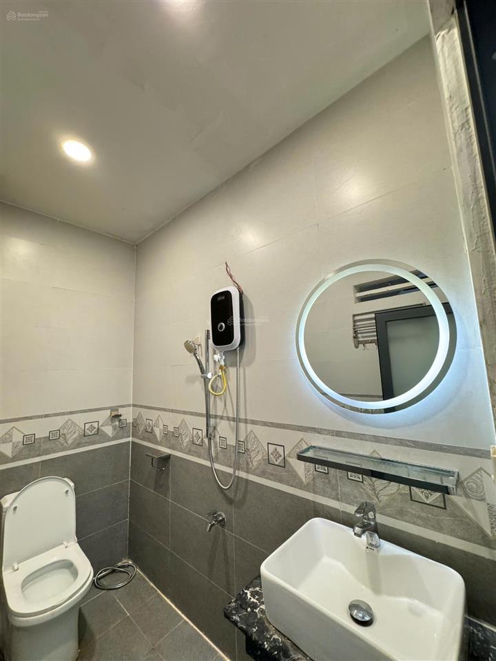 1 ngủ 1 khách ô tô đỗ cửa  full nội thất ban công thoáng  gần vòng xuyến công trường dân chủ