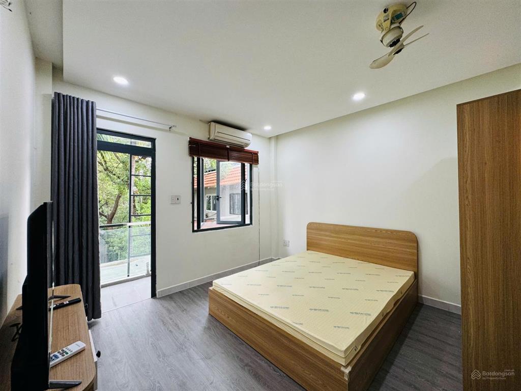 1 ngủ 1 khách ô tô đỗ cửa  full nội thất ban công thoáng  gần vòng xuyến công trường dân chủ