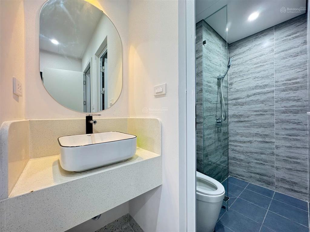 Siêu đẹp nội thất hiện đại mới  ngay công trường dân chủ q3  full nội thất ban công thoáng