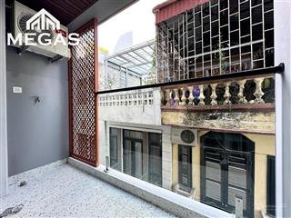 Bancol sân vườn! studio chỉ 6.5tr/th cho thuê, giặt riêng, 30m ra hồ hoàng cầu, ô tô đỗ cửa