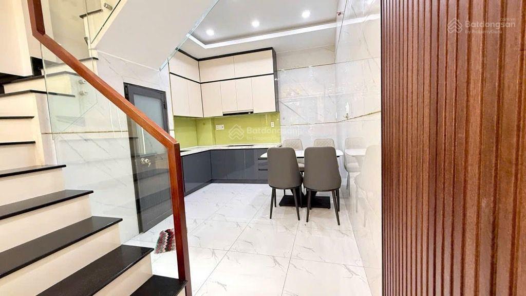 Nhà hẻm xe hơi pgan guy íchtân bình,3 tầng btct, 35m2,shr giáp q10,q11.nhà đag cho thuê