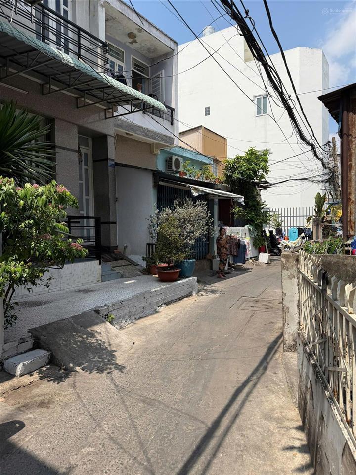 Bán nhà nguyên căn tại hậu giang, quận 6, 3 tầng, shr hoàn công đủ, hẻm to thông thoáng, nhỉnh 3 tỷ