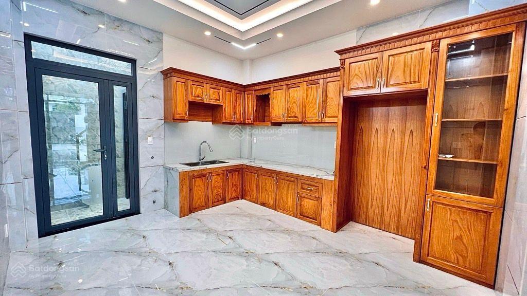 Bán nhà mặt tiền đường tỉnh lộ 10, bình tân, 5 tầng, 120m2, ngang 4m đẹp, khu sầm uất