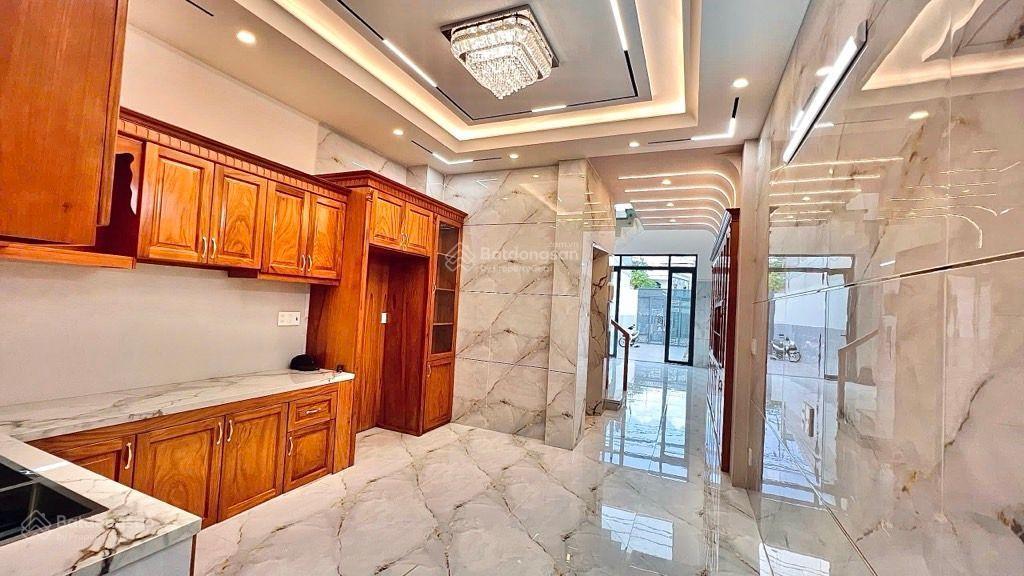 Bán nhà mặt tiền đường tỉnh lộ 10, bình tân, 5 tầng, 120m2, ngang 4m đẹp, khu sầm uất